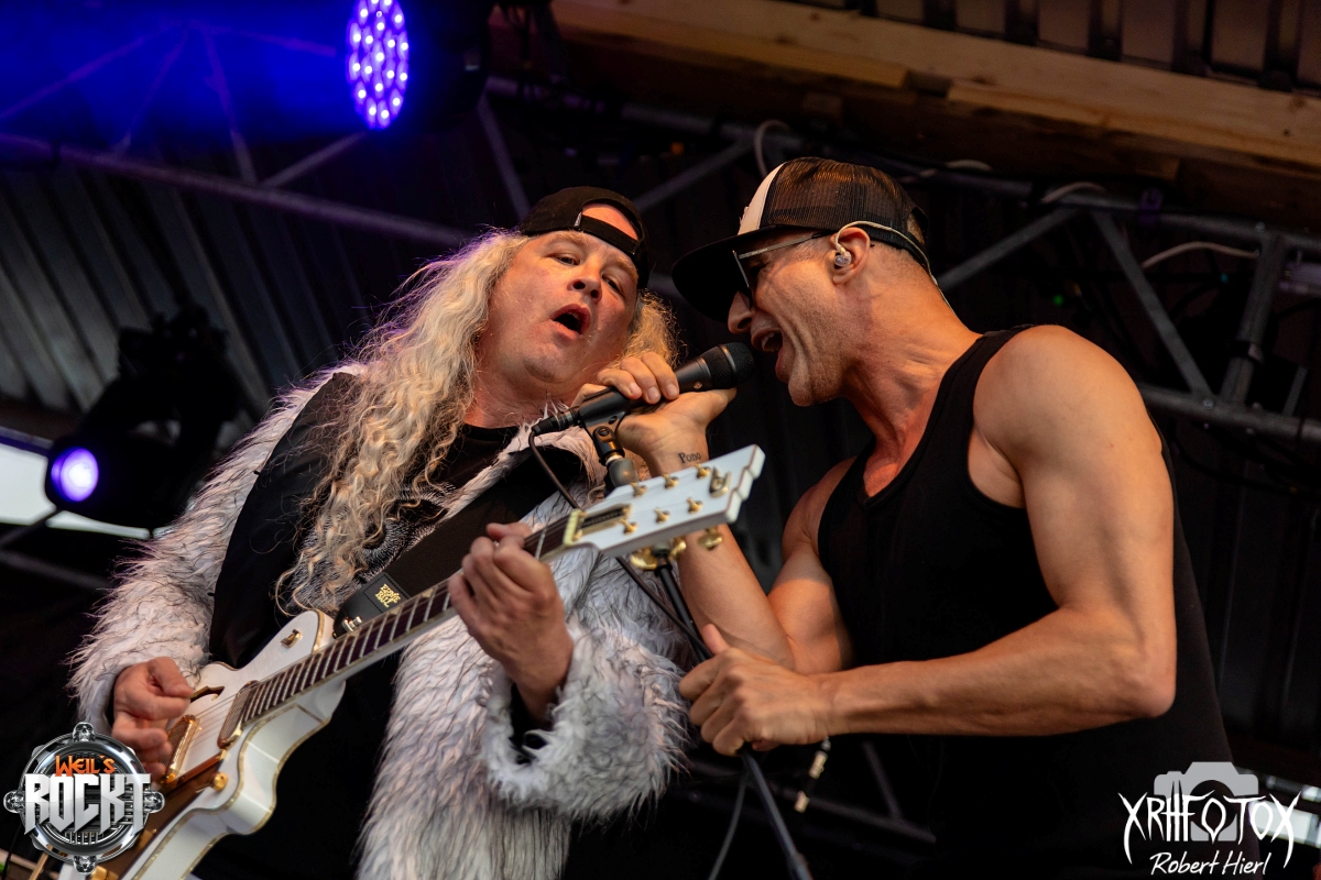 Fotos: God´s Gift & Hotwire auf der Sommerstage im Airport